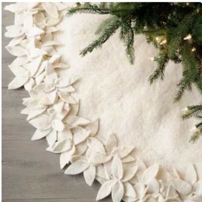 Tree Skirt - Overlapping Flowers / Ivory/ 64"