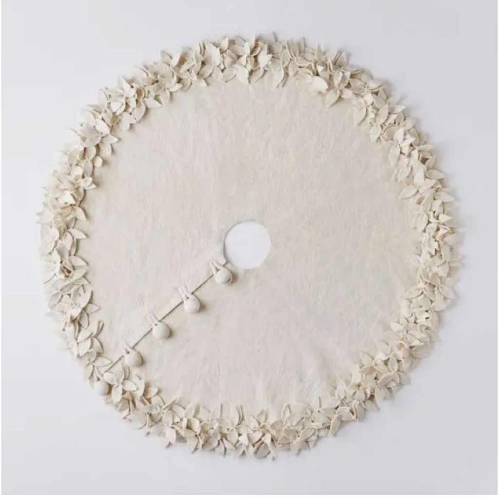 Tree Skirt - Overlapping Flowers / Ivory/ 64"