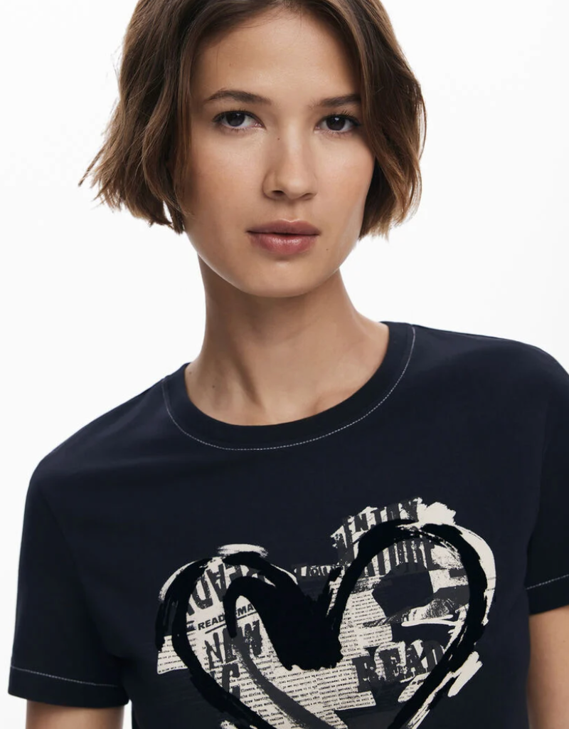 LETTER CORE Heart T-Shirt