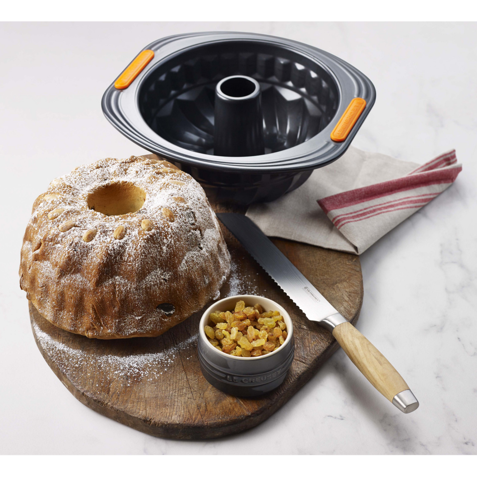 LE CREUSET LE CREUSET Non Stick Fluted Cake/Bundt Pan - 22cm