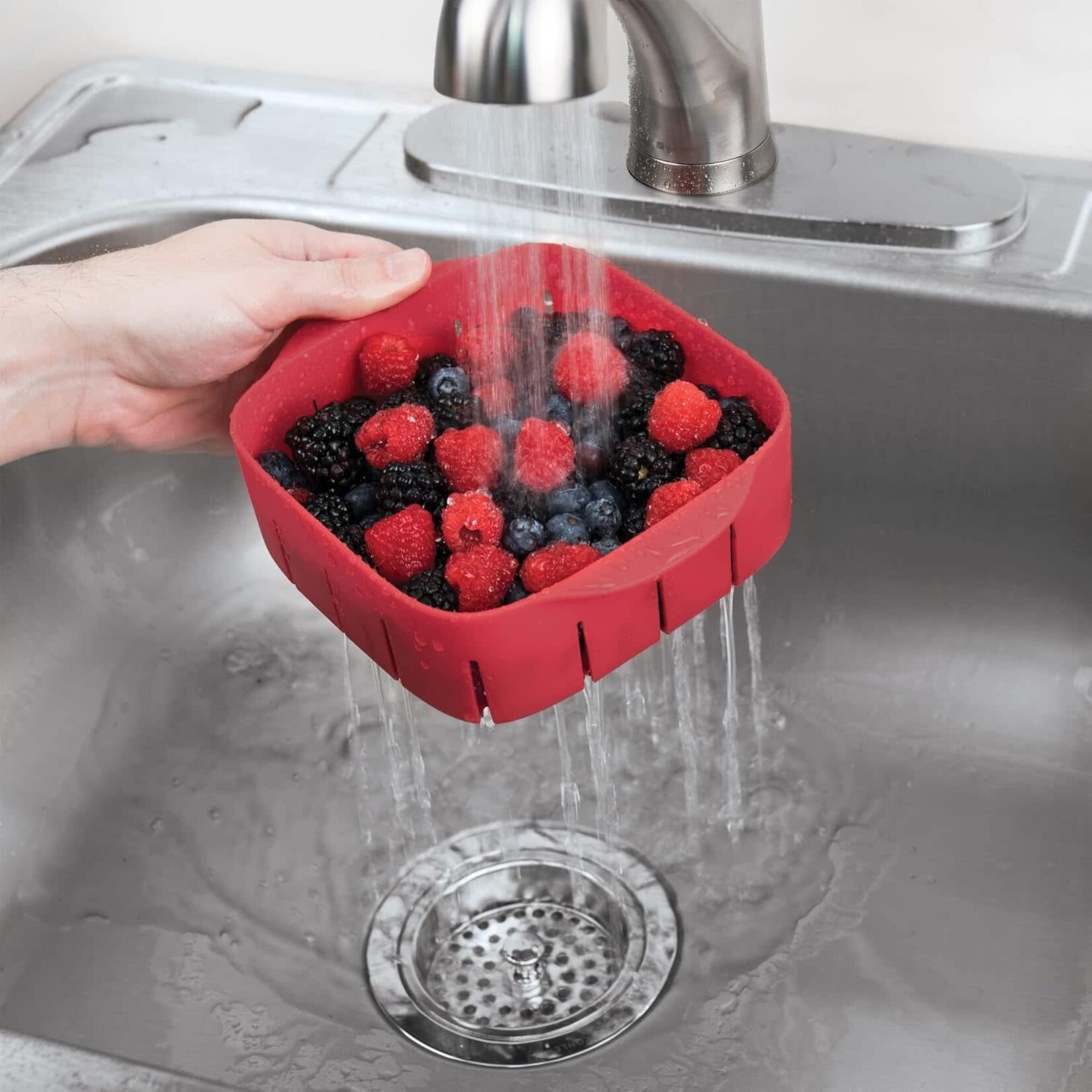 TOVOLO TOVOLO Rinse N' Store Berry Colander - Cayenne
