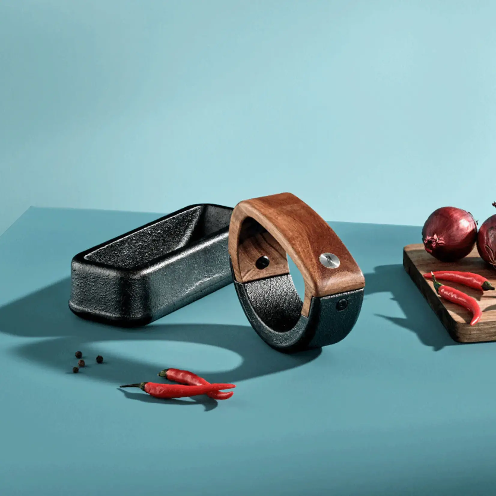 ADHOC ADHOC Rocca Rocking Mortar - Cast Iron/Acacia Wood