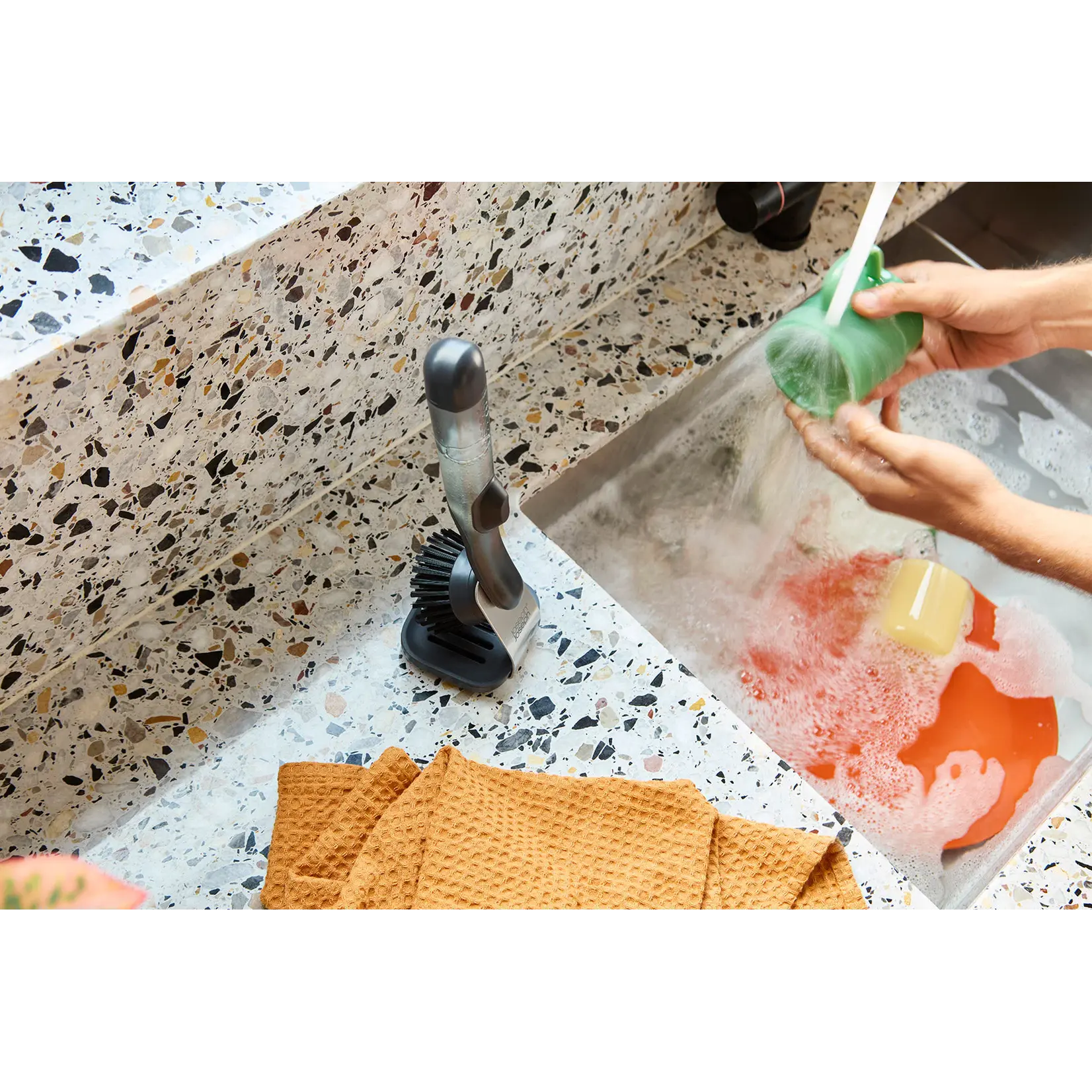 FULL CIRCLE JOSEPH JOSEPH SINKTECH Dish Brush and Stand