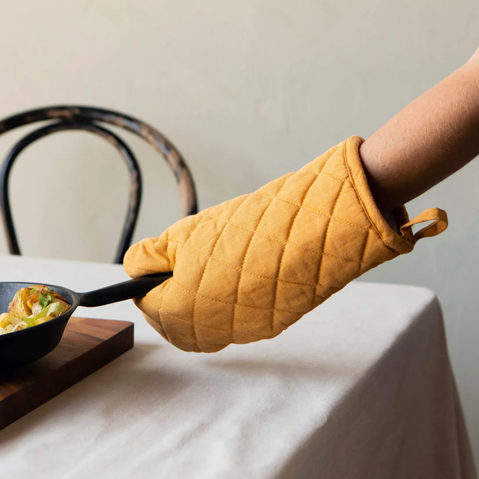 HEIRLOOM HEIRLOOM Stonewash Oven Mitt - Ochre