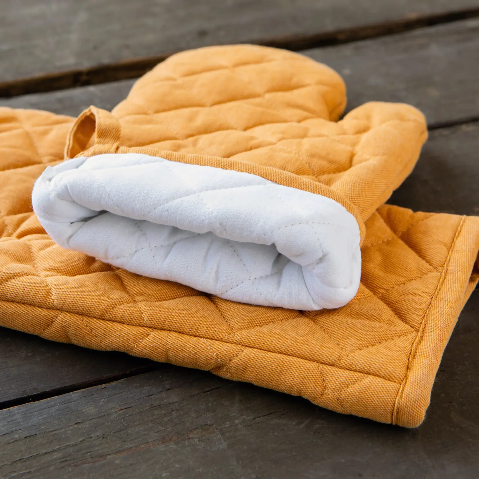 HEIRLOOM HEIRLOOM Stonewash Oven Mitt - Ochre