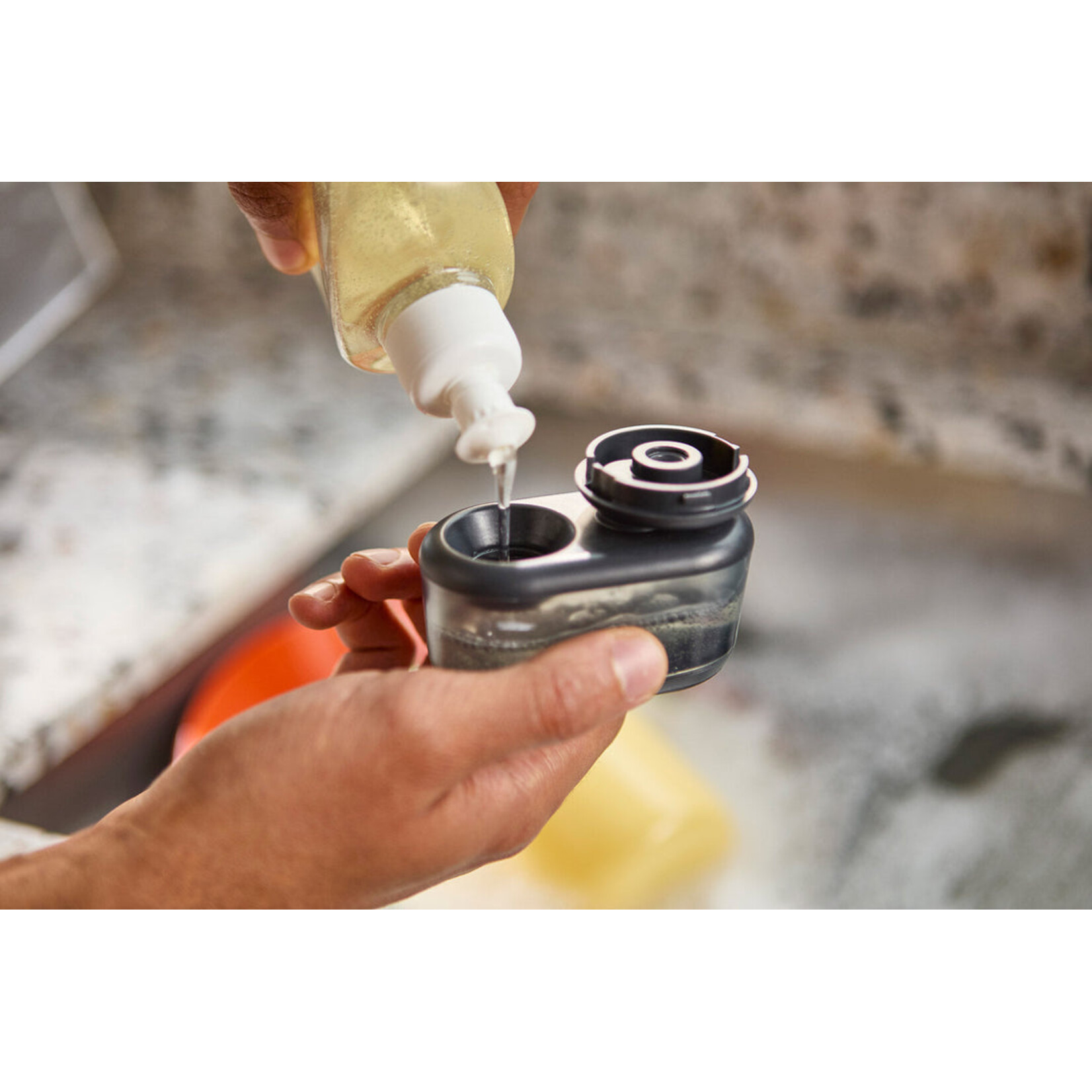 JOSEPH JOSEPH JOSEPH JOSEPH SINKTECH Soap Dispensing Palm Dish Brush