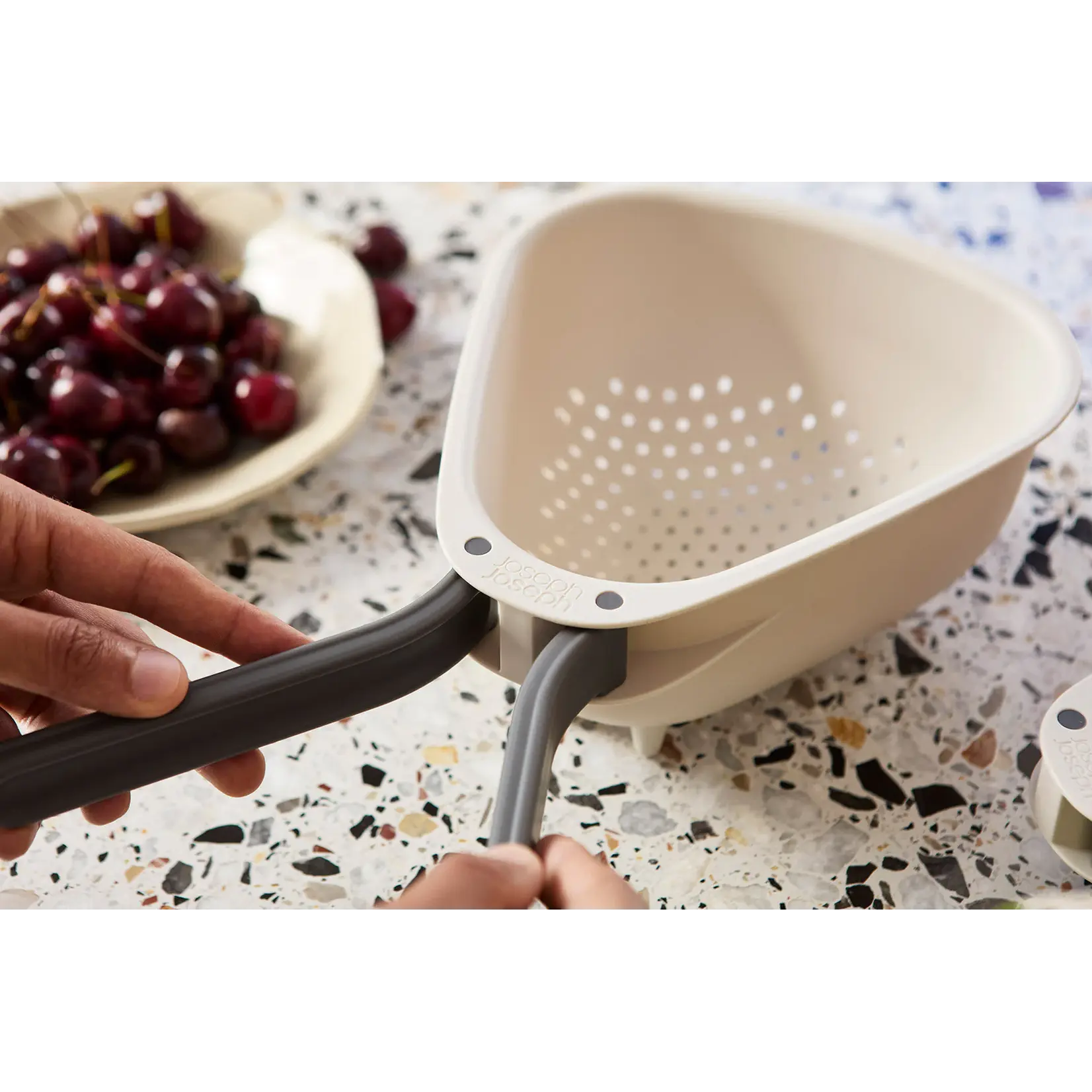 JOSEPH JOSEPH JOSEPH JOSEPH DROPLET Colander w/ Folding Handles