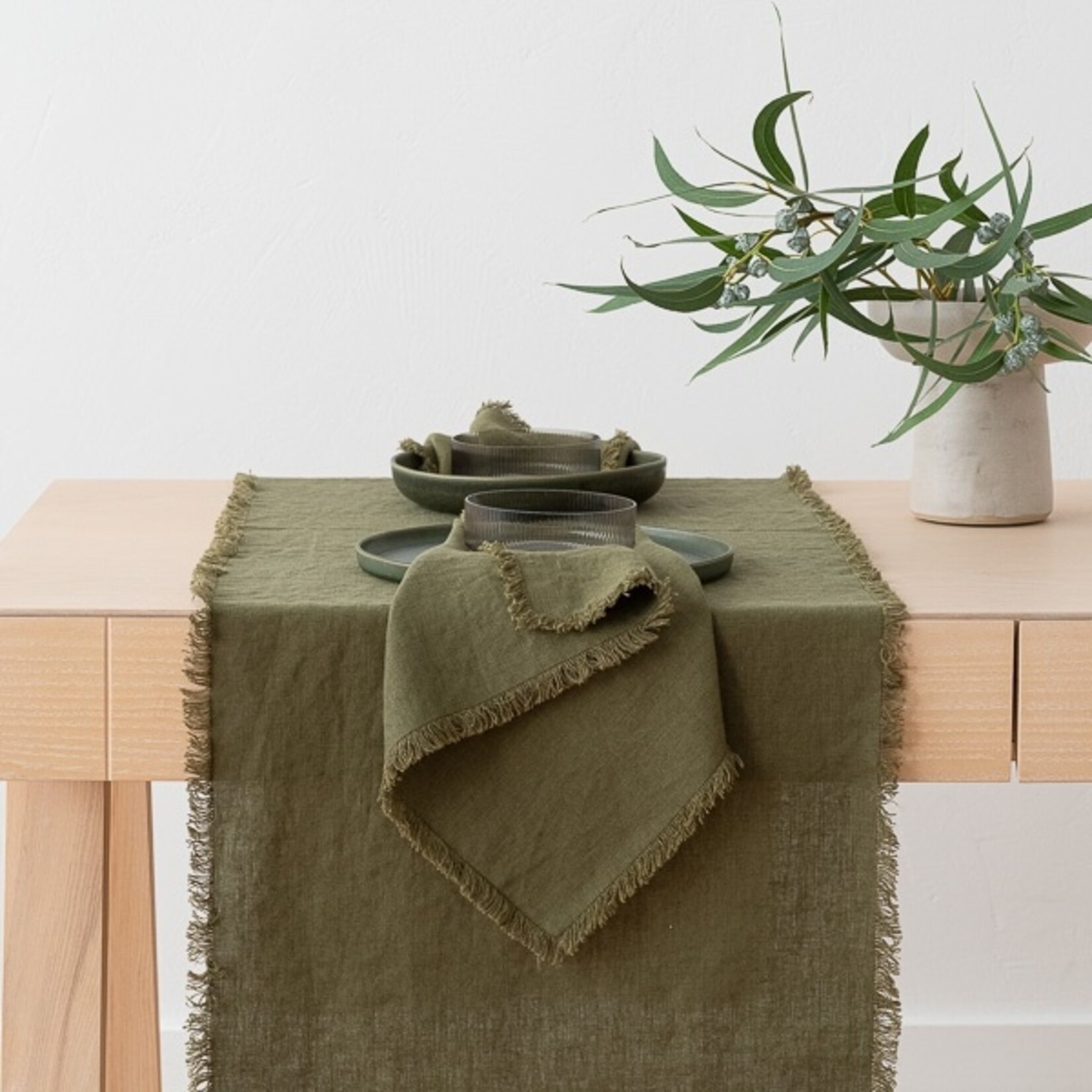 ACCENTS DE VILLE Tablerunner - Stitch Linen Olive Green