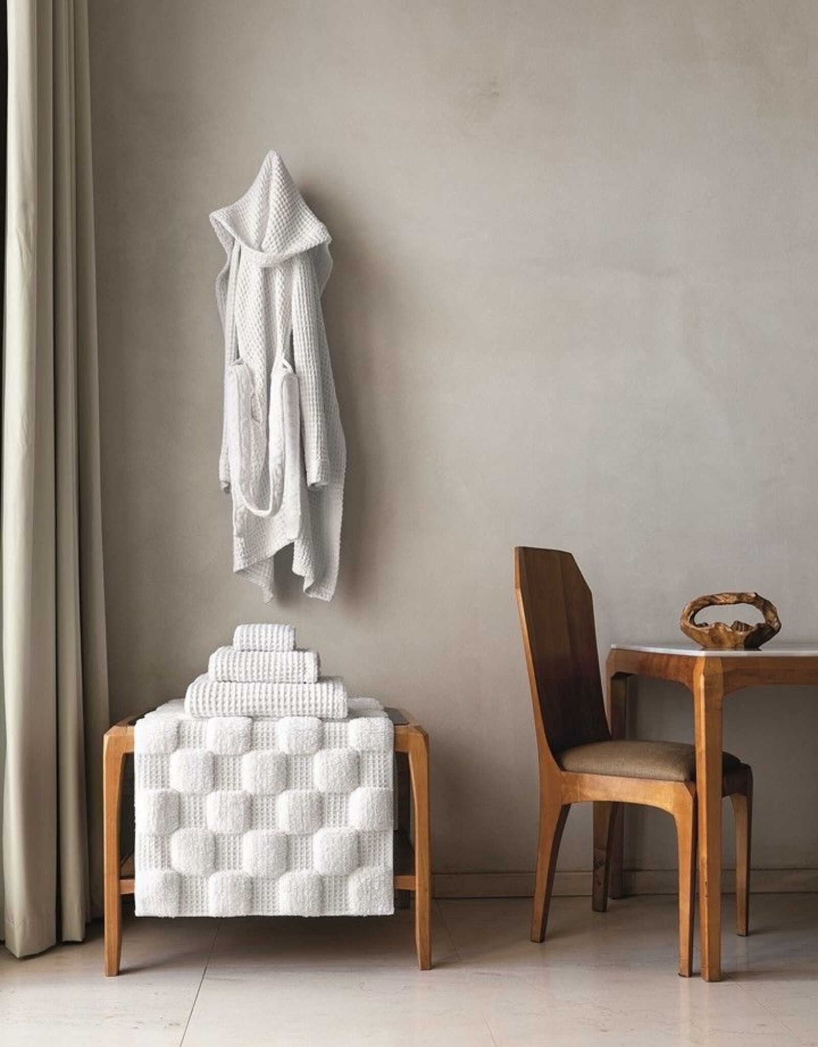 Aura White Bath Towel 28 x 55