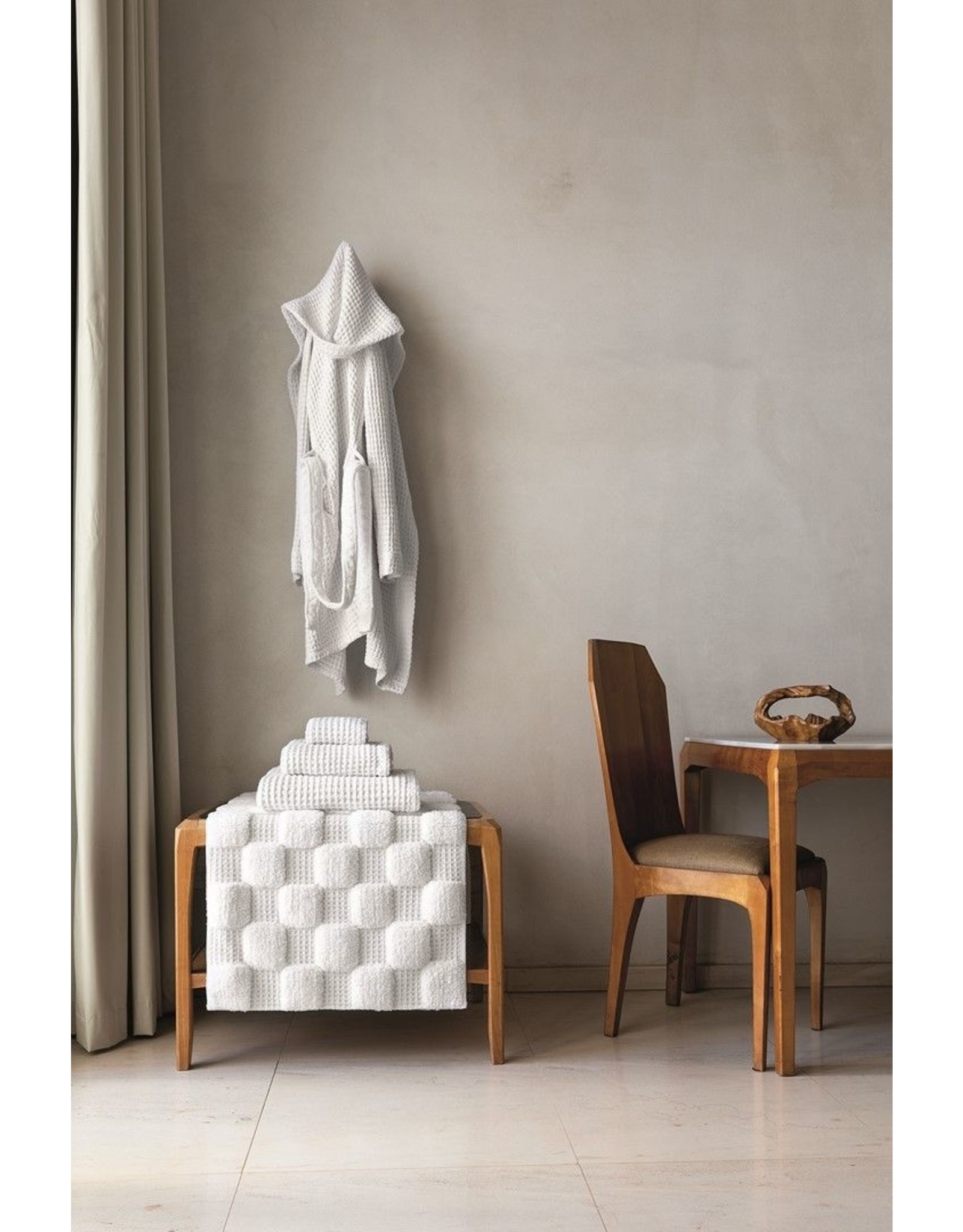 Aura Bath Rug, White 24x39