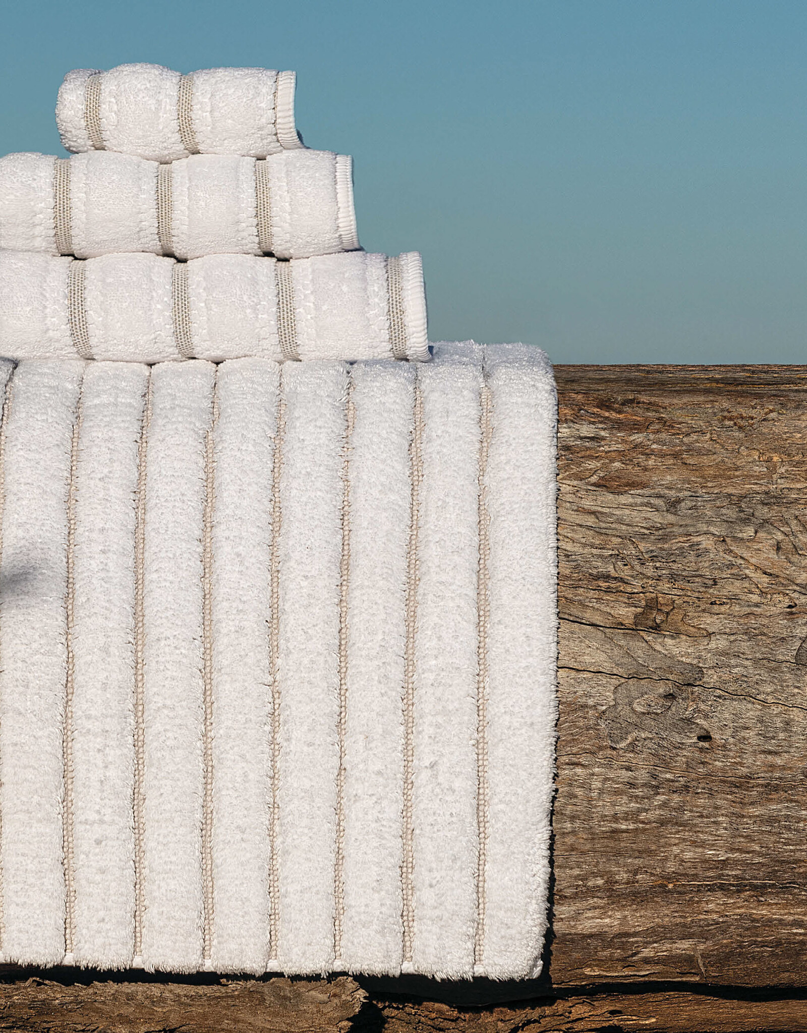 Meridian Bath Rug, White 24x39 (L)