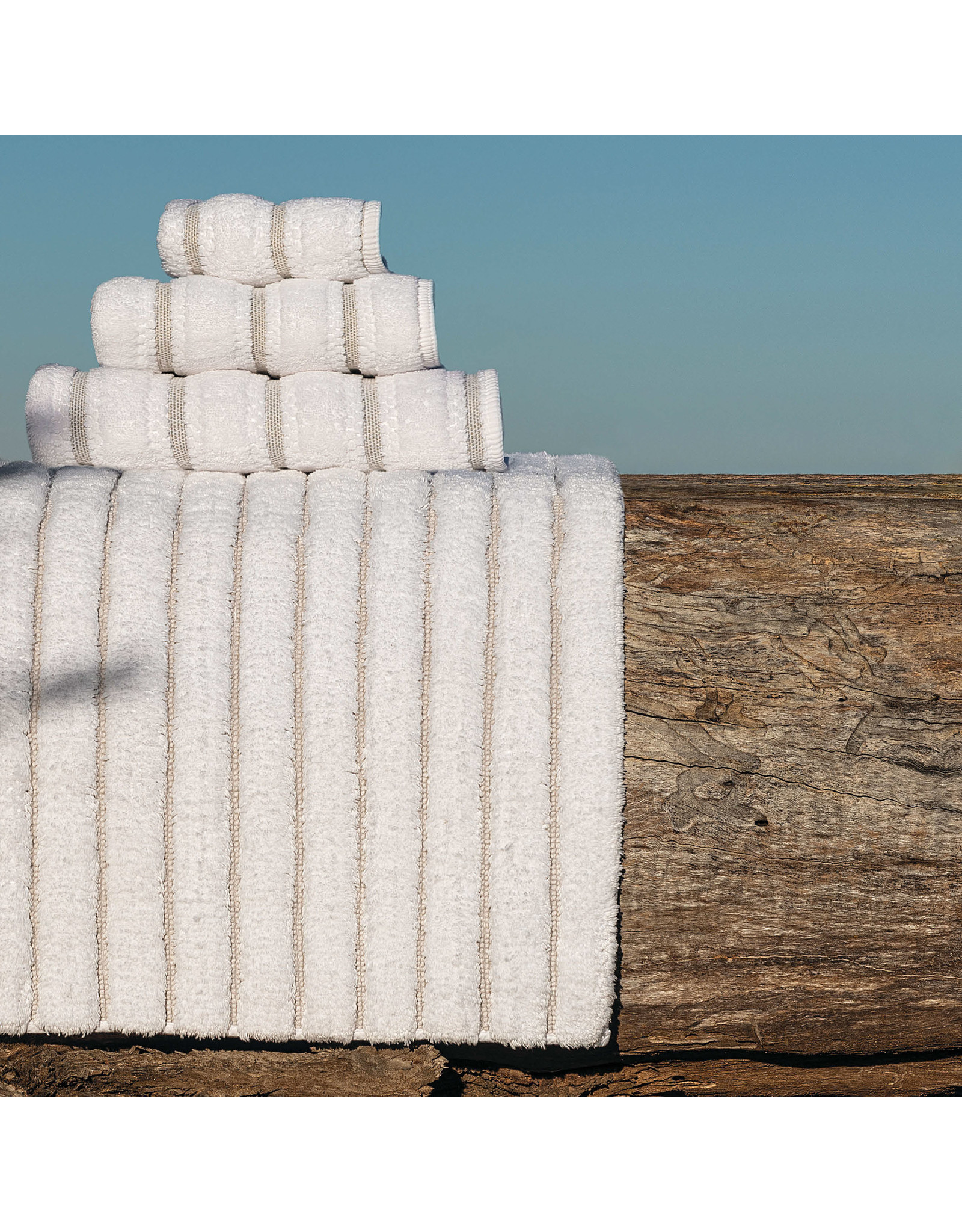 Meridian Bath Rug, White 24x39 (L)