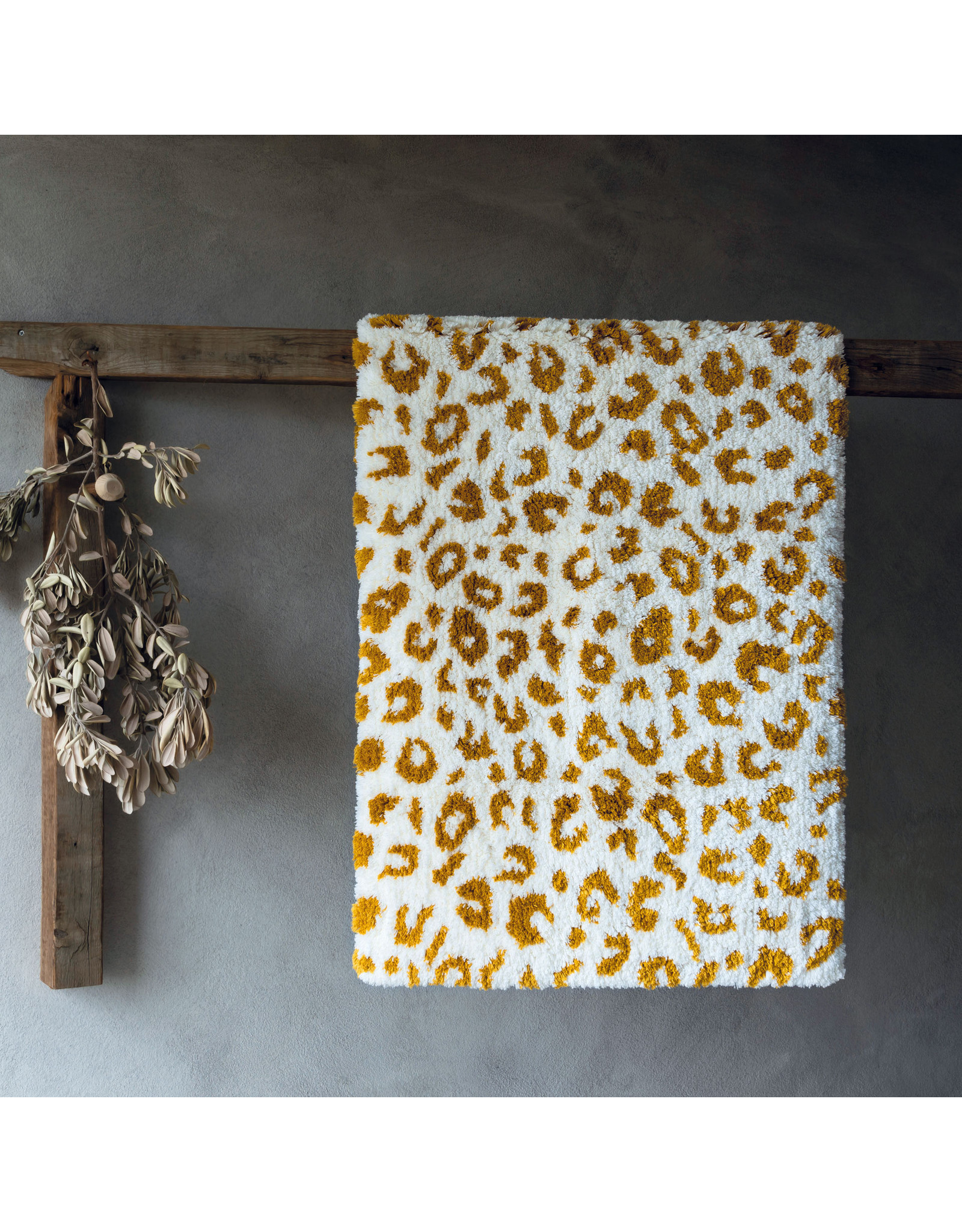 Leopard Rug, White/Gold 28x47 (L)