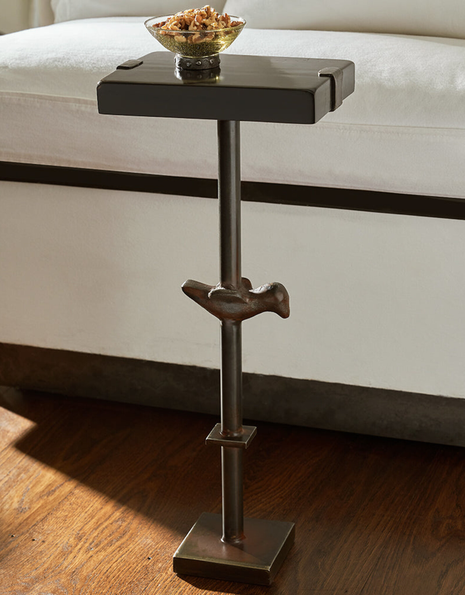 Mesita Paloma Side Table