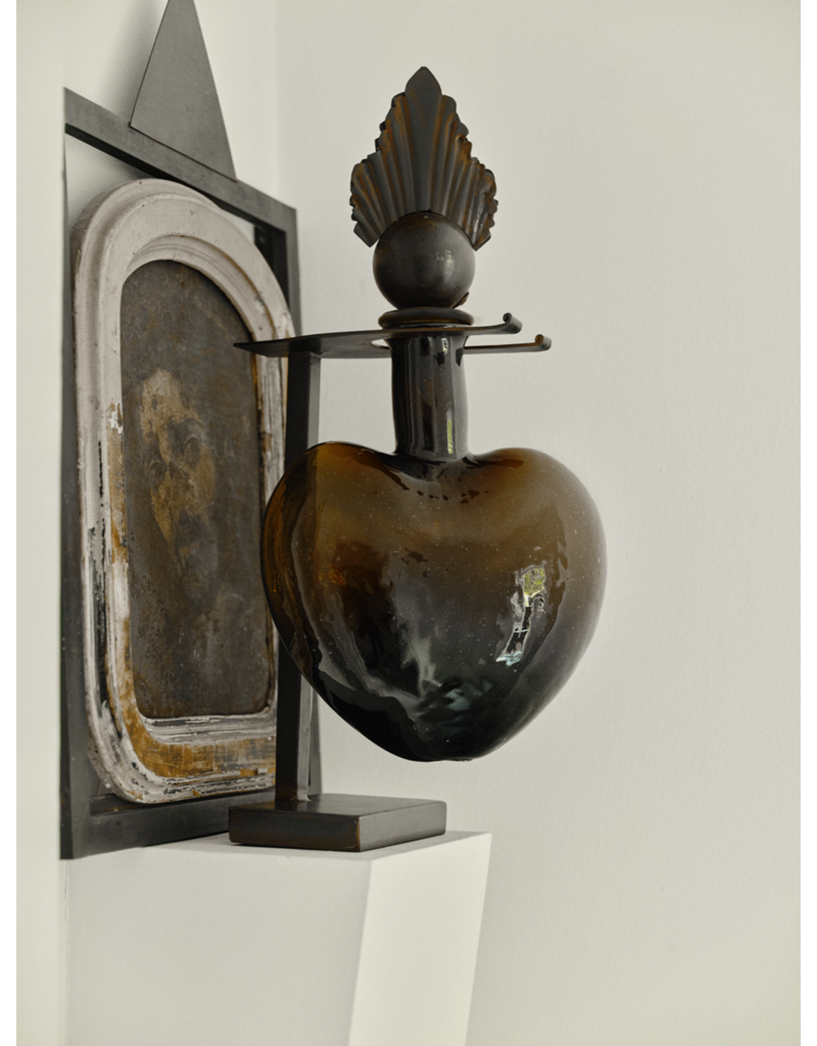 Corazon d' Camay Vessel (L)