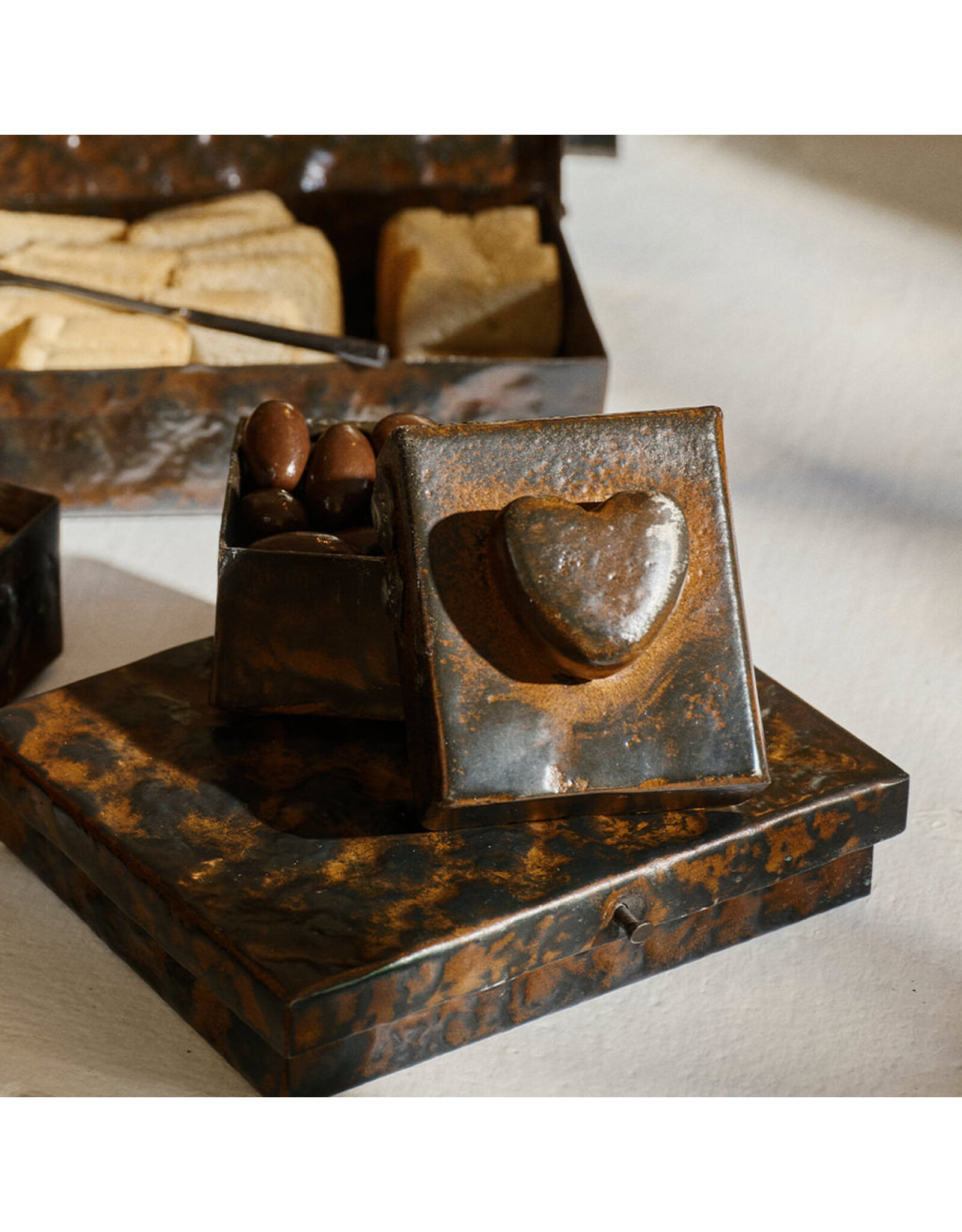 El Corazon Box W/ Heart Wax Cast Iron On Lid