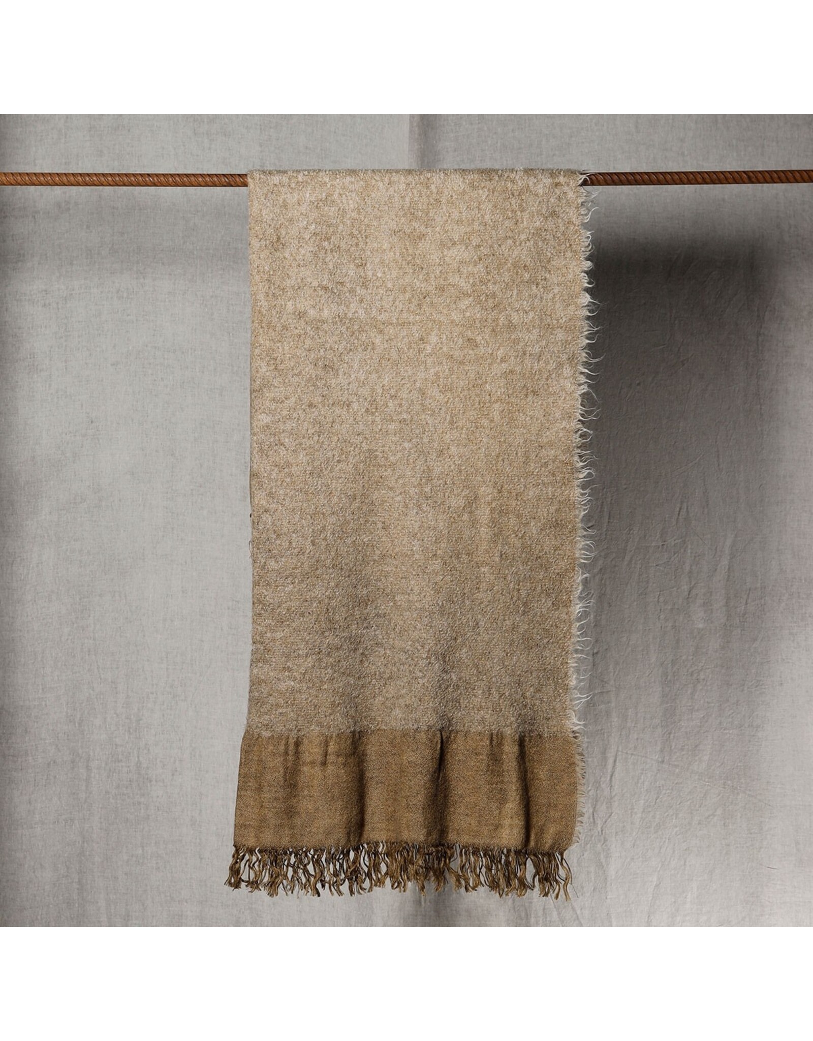 House of Lyria Rovere Throw, 75 x 47