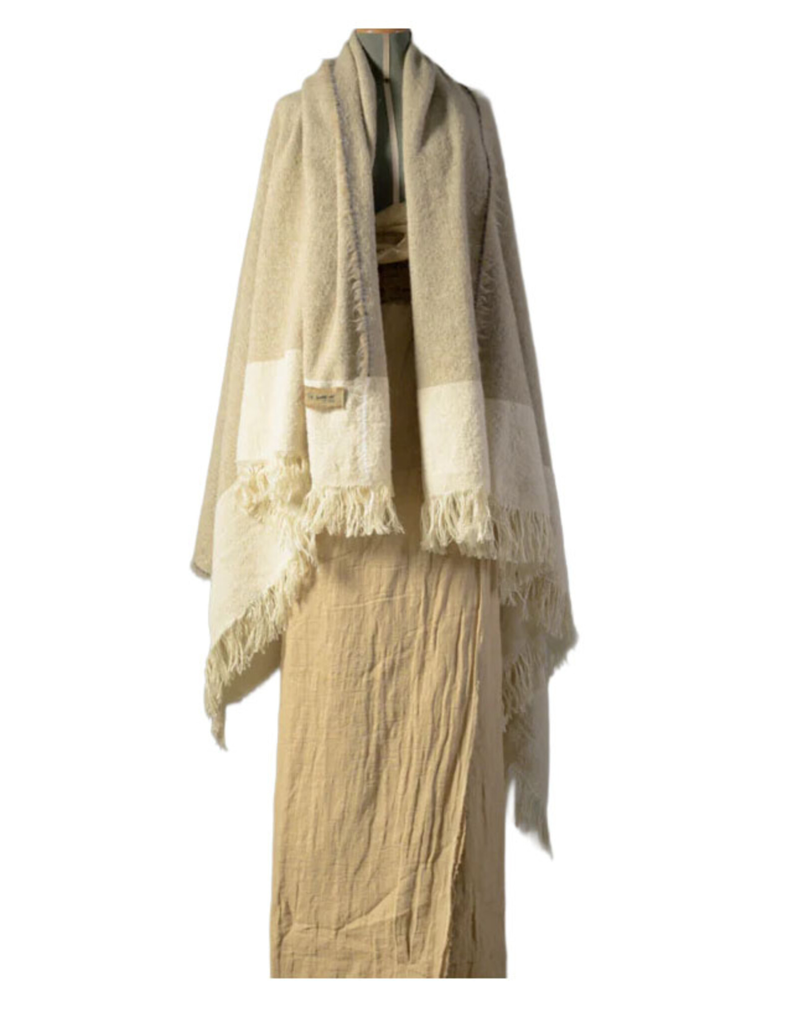 House of Lyria Hela Throw, D2 Col.1