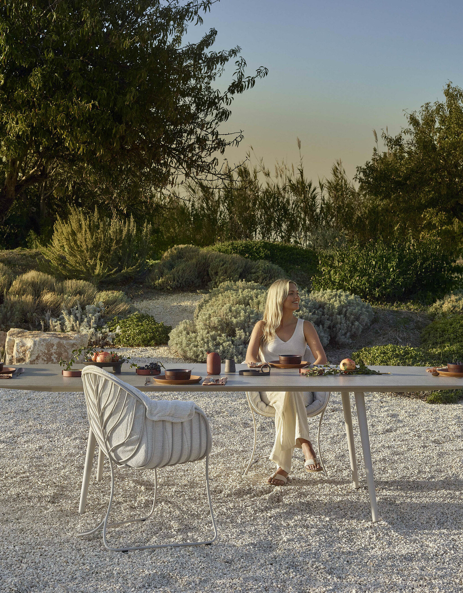 Folia Armchair, Pebble/White