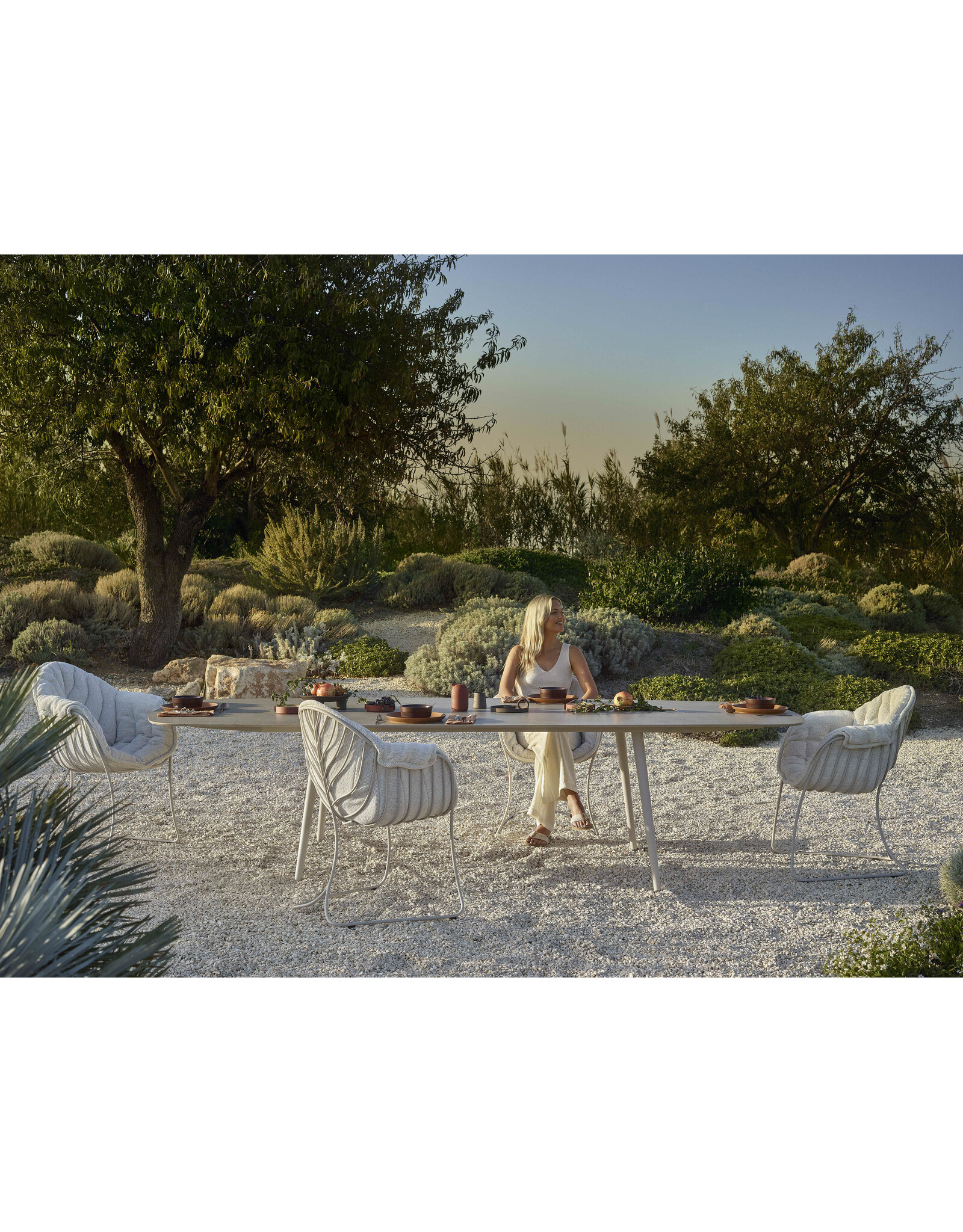 Folia Armchair, Pebble/White