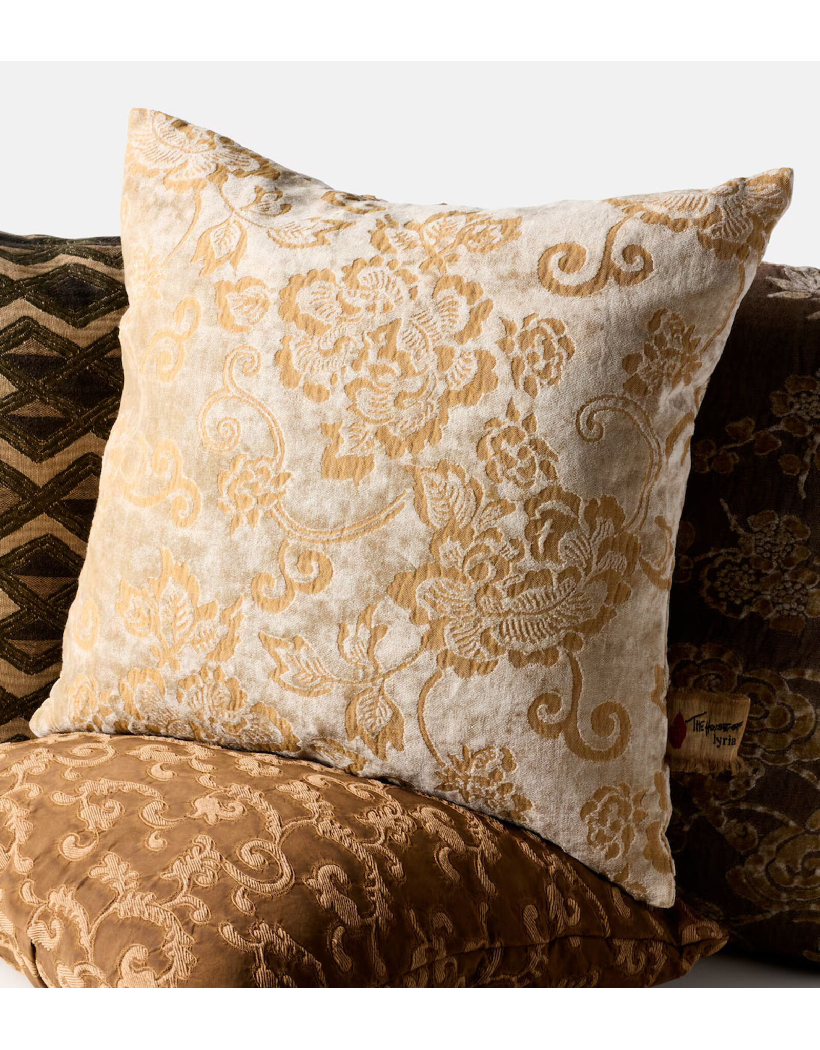 House of Lyria Sponge Pillow, 22x22