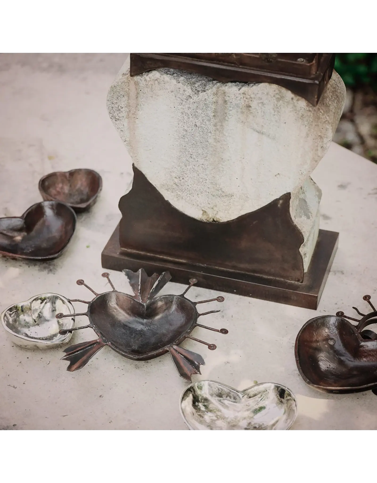 Lealtad Con Corazon Sculpture