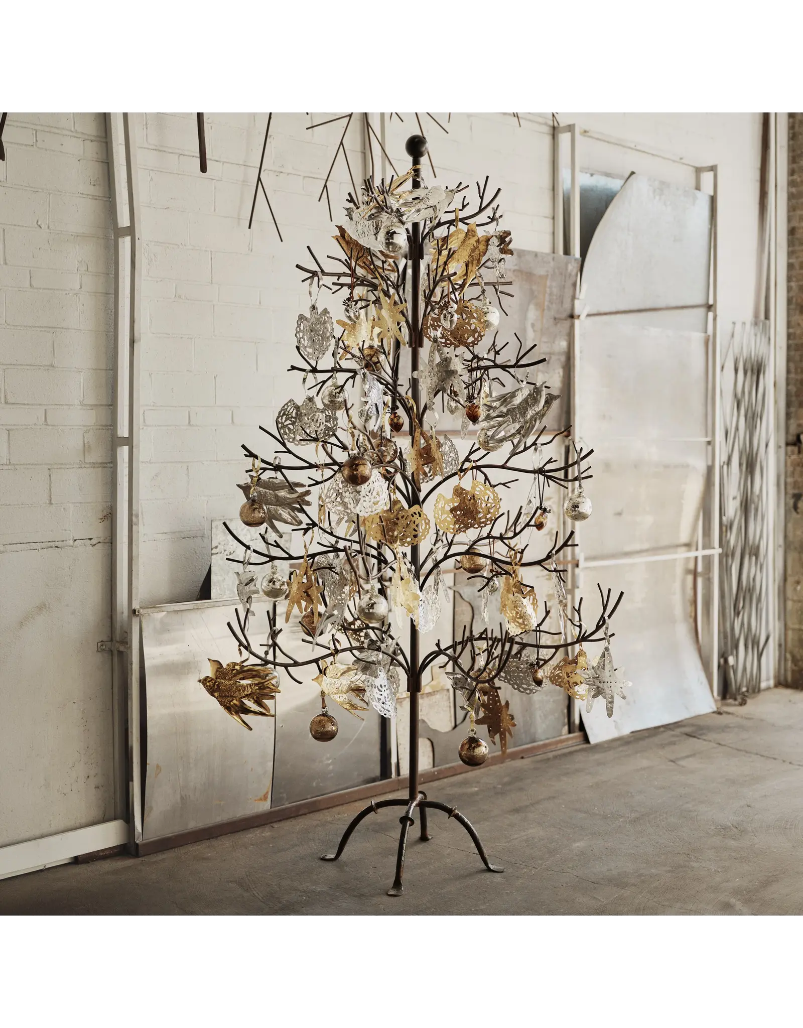 Paloma Baila Ornament, Aluminum