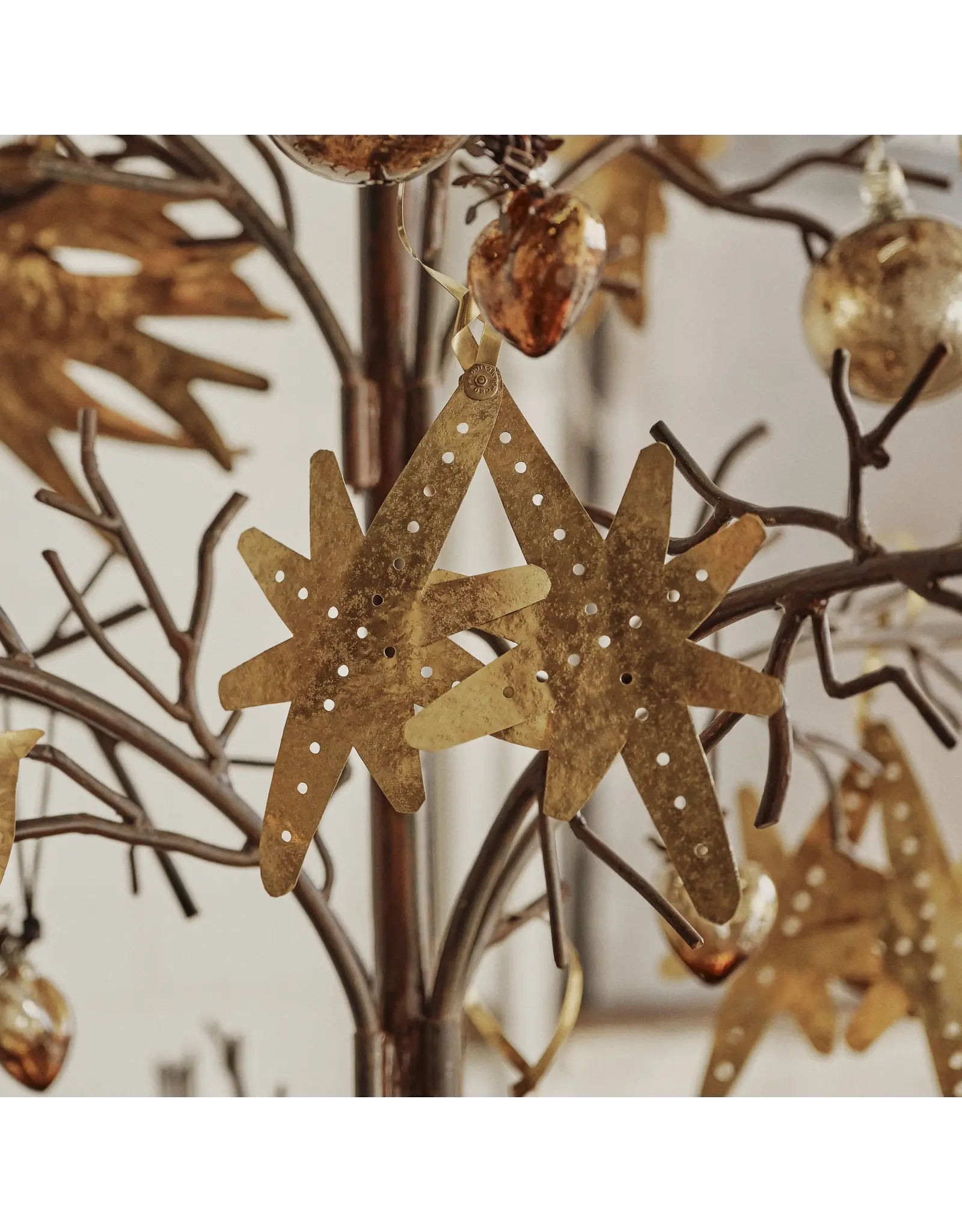 Estrella Baila Ornament, Brass