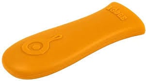 https://cdn.shoplightspeed.com/shops/635720/files/19925811/lodge-silicone-hot-handle-holder-orange-cir.jpg