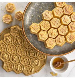 Nordic Ware Honeycomb Pull-Apart Pan, Gold