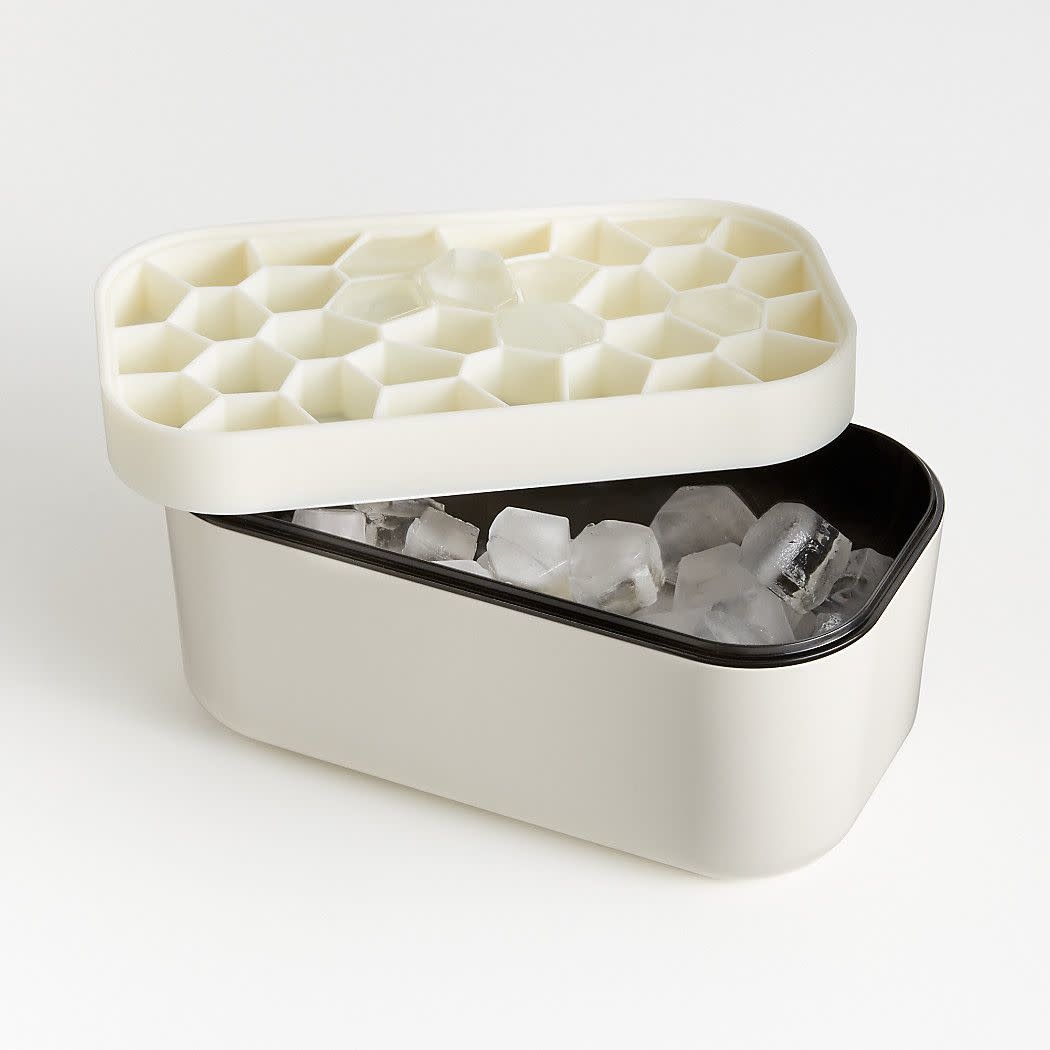 Ice tray with storage box from Lekué