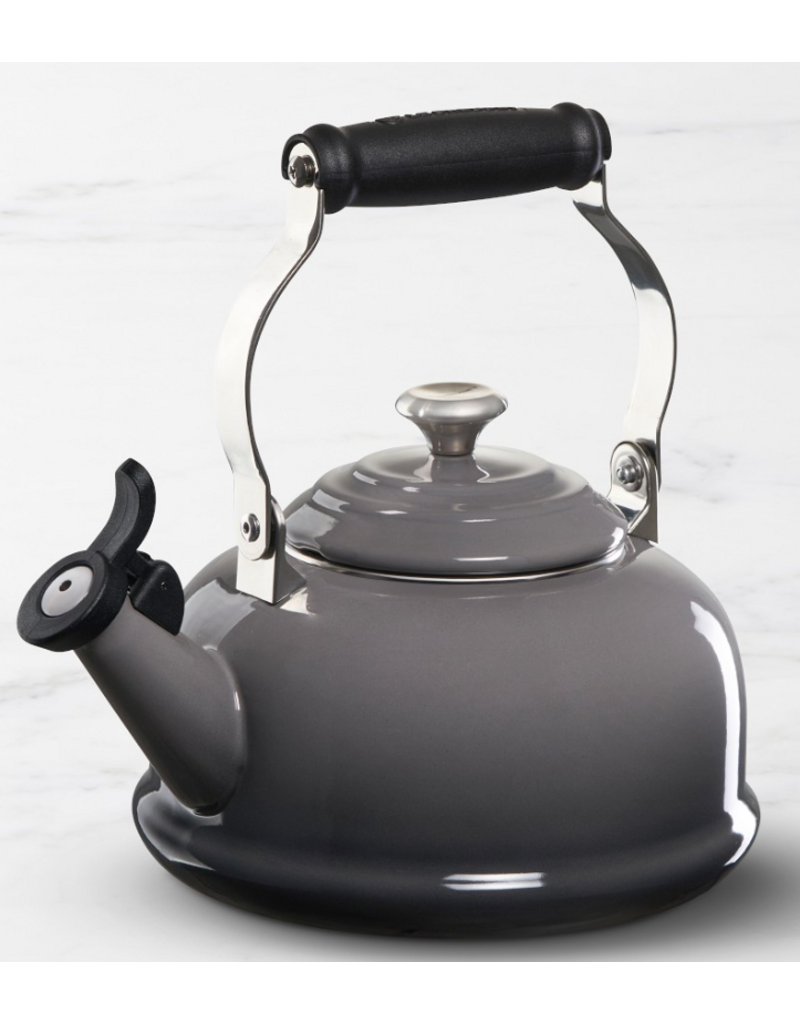 Le Creuset Whistling Tea Kettle 1.7qt - Oyster Gray cirr