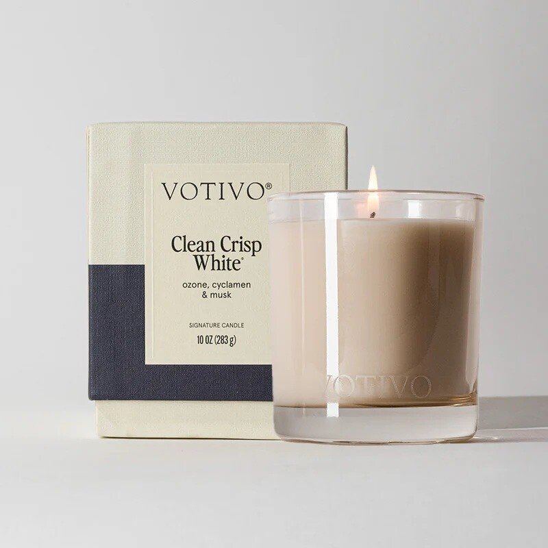 VOTIVO Clean Crisp White 10 oz. Signature Candle