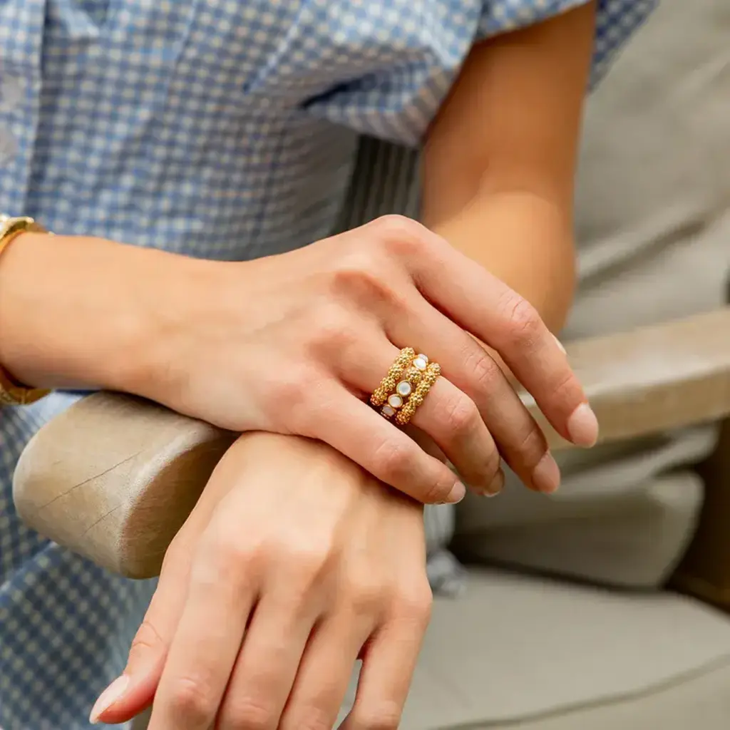 CAPUCINE DE WULF Berry Icon Ring, Size 7 - Gold