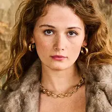 CAPUCINE DE WULF Cleopatra Grande Link Necklace in Hammered Gold