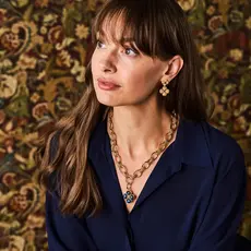 CAPUCINE DE WULF Berry Clover Double Sided Pendant - Blue Labradori