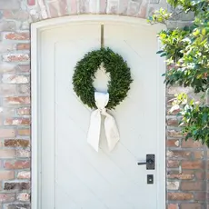 Round Boxwood Wreath 18"