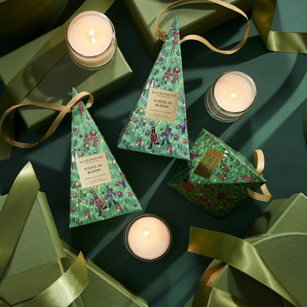 Glasshouse Fragrances 1.06 oz. Christmas Bauble Candle - Kyoto In Bloom