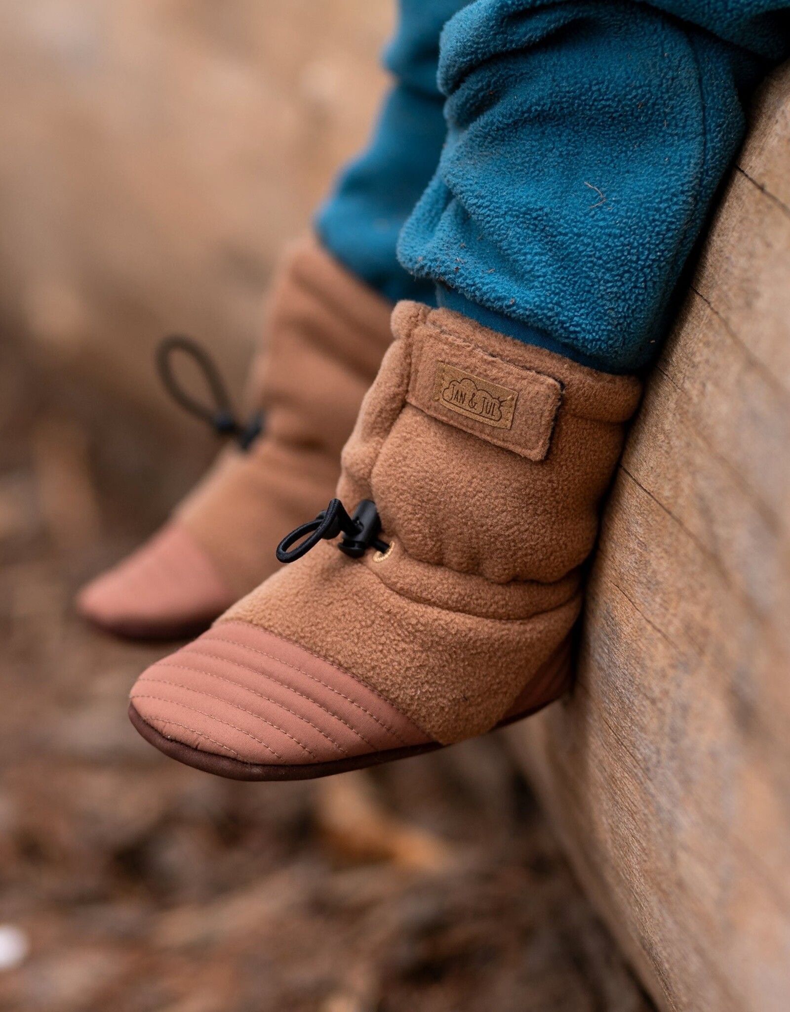 Jan & Jul FA24 Stay-Put Cozy Booties