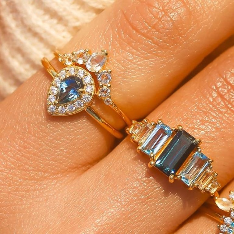 LA KAISER LONDON BLUE TOPAZ STARRY EYED RING