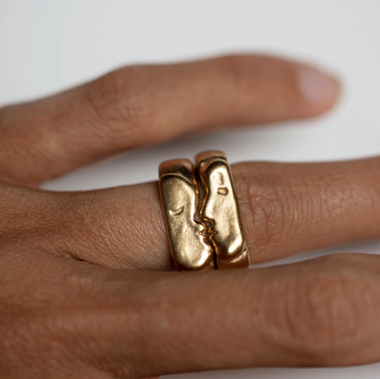 OXBOW KISS SIGNET RING