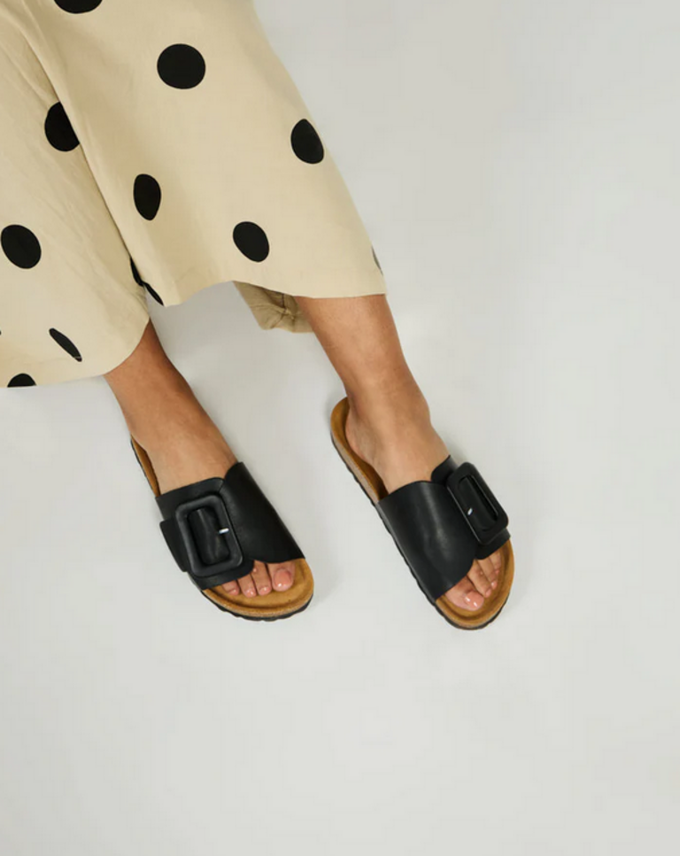 INTENTIONALLY BLANK CLARICE SANDAL