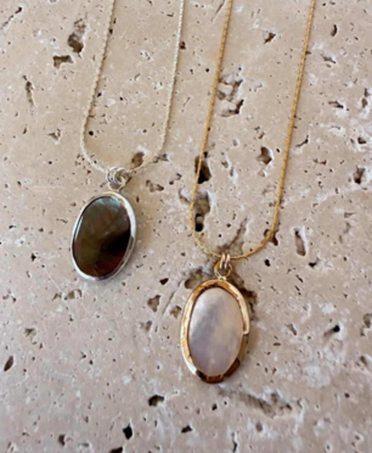 PARADIGM OVAL MOP PENDANT NECKLACE