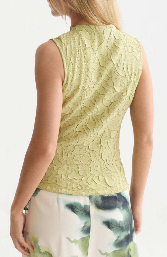SCOTCH & SODA EMBOSSED PLEAT MOCK NECK TANK