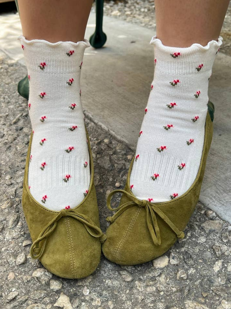 LE BON SHOPPE PETAL RUFFLED HUGGER SOCK