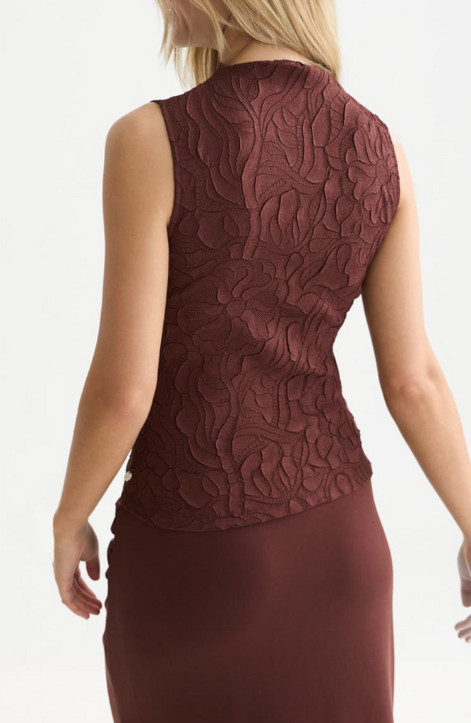 SCOTCH & SODA EMBOSSED PLEAT MOCK NECK TANK