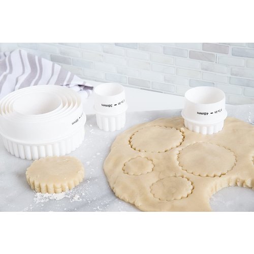Fox Run PLAIN/CRINKLED COOKIE CUTTER SET DOUBLE-SIDED - 7 PCS. - WHITE PLASTIC