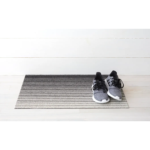 Chilewich BIG MAT Domino Shag BLACK/WHITE 36 x 60 inches Chilewich BIG MAT Domino Shag BLACK/WHITE 36 x 60 inches