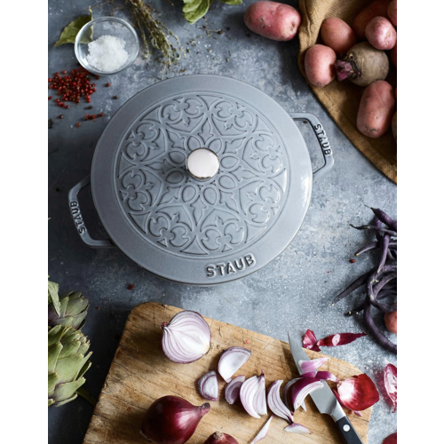 Staub Dutch Oven 3.75Qt Grey Lily + Trivet Set Staub