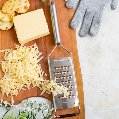 Microplane Professional Series 2.0 Extra Coarse Grater Microplane Professional Series 2.0 Extra Coarse Grater